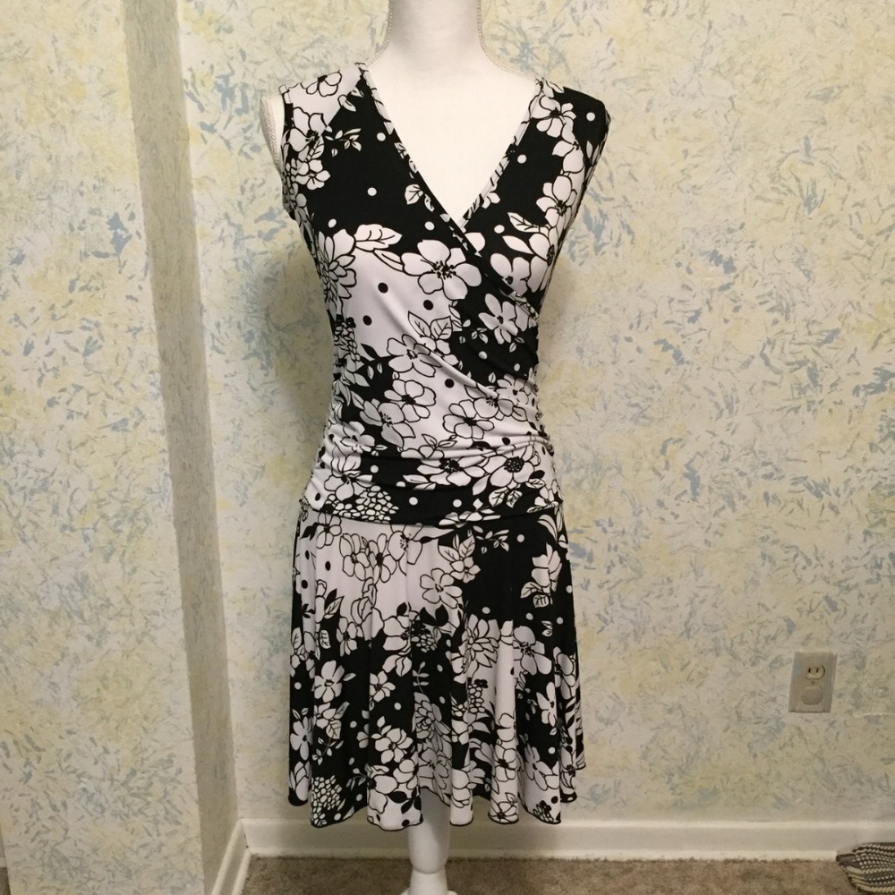 Black White Floral Dress Medium Cross Front Cute